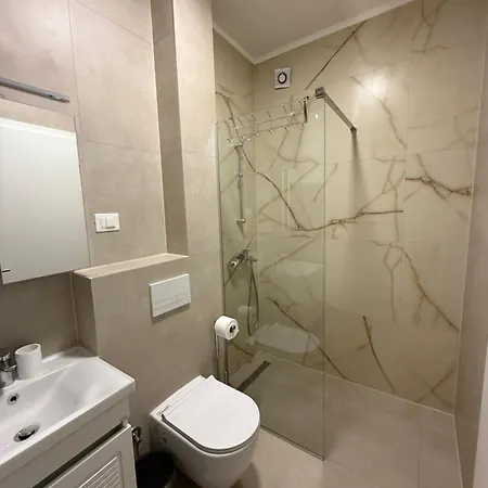 דירה Skyline 12 East Gate סקופיה